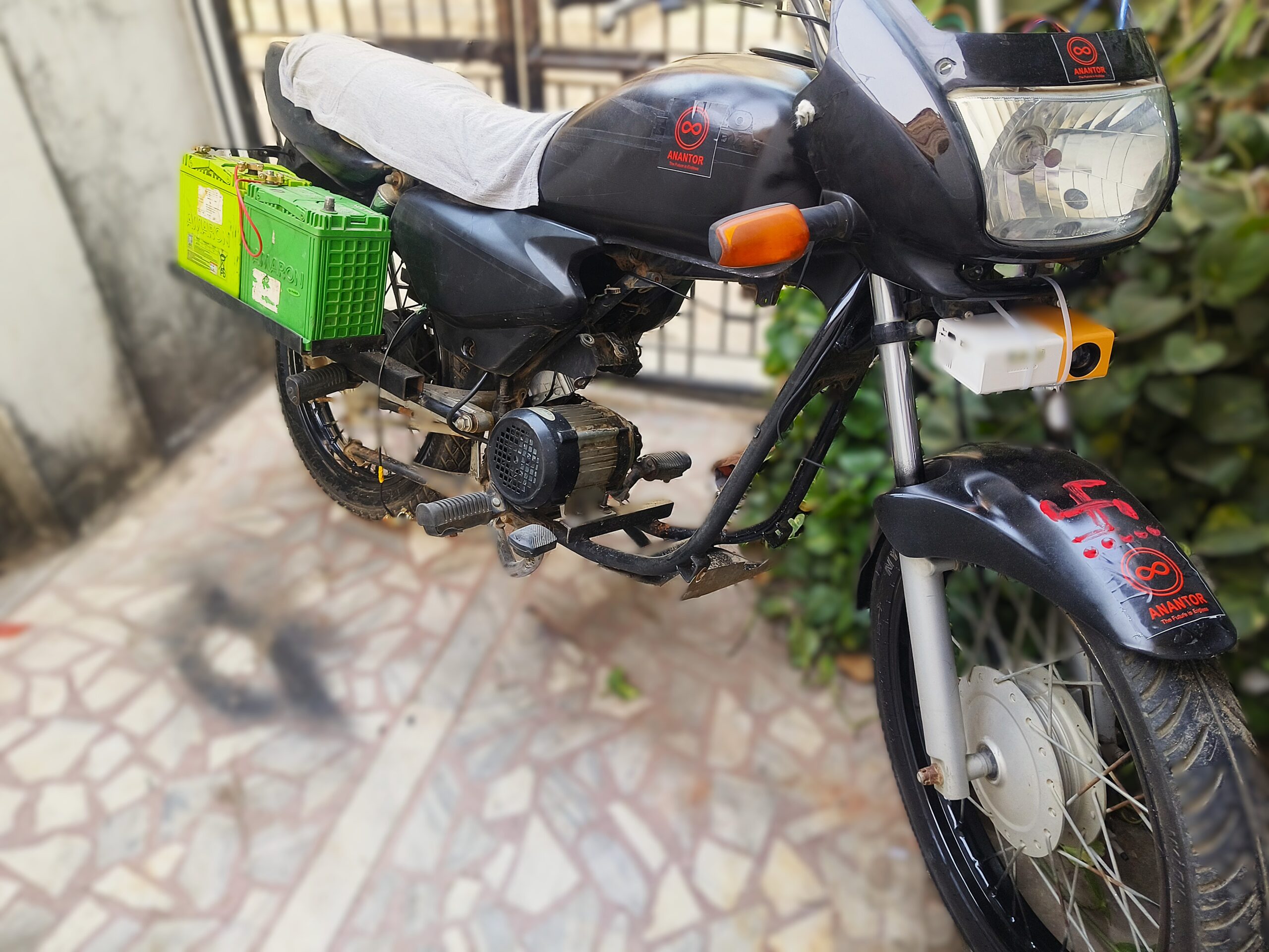 Anantor Astra V1 in parking